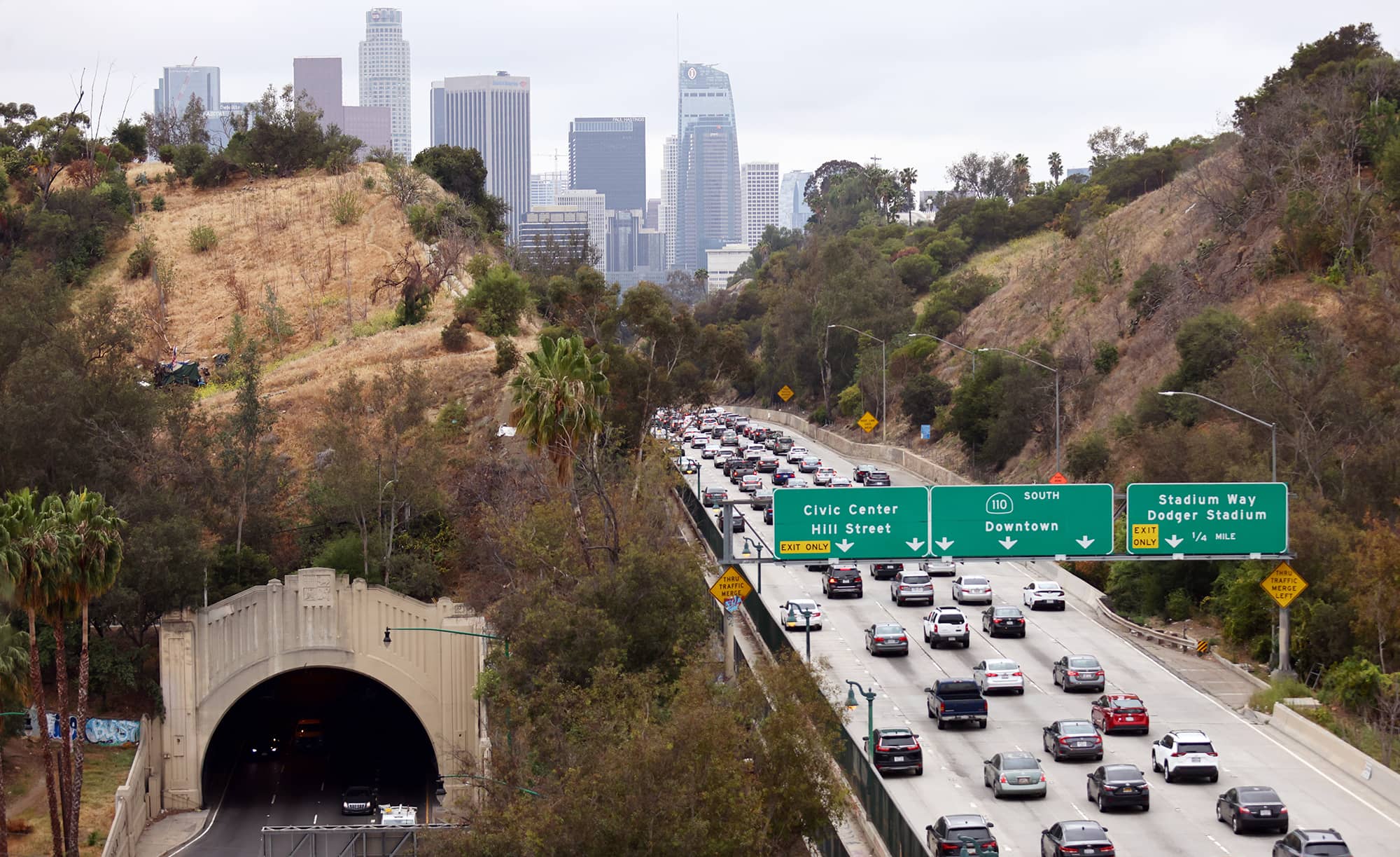 los-angeles-traffic-GettyImages-1313880058.jpg