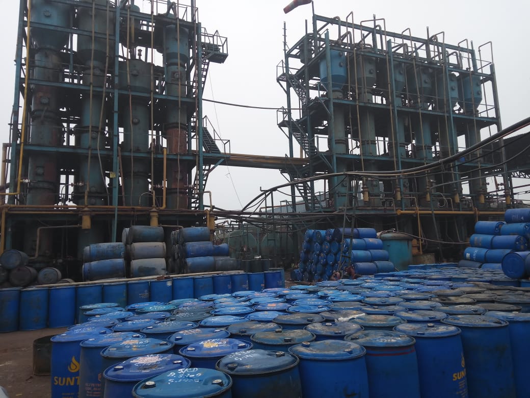 A large group of blue barrels

AI-generated content may be incorrect.