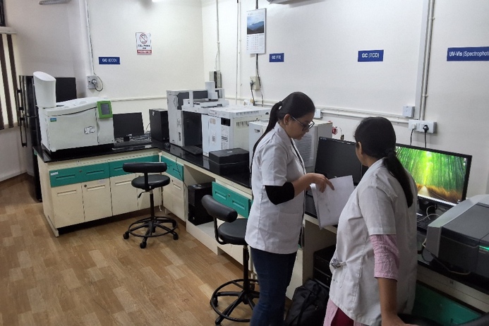 A few women in lab coats

AI-generated content may be incorrect.