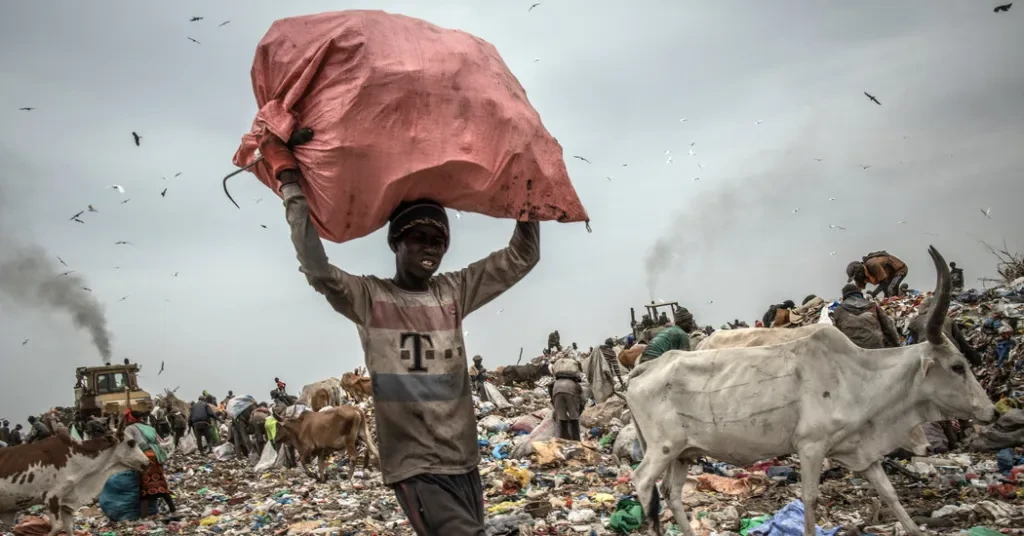 00senegal-plasticwaste-3-facebookJumbo.jpg