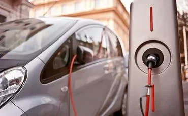 2304-climate-change-electric-vehicles-370x229.jpg