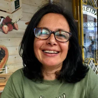 profile photo (woman, smiling)